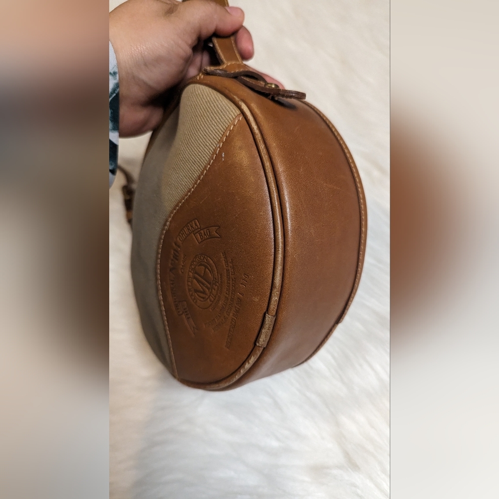 Beautiful 1989 Rare Vintage leather round cylinder shoulder/crossbody purse - Picture 8 of 13